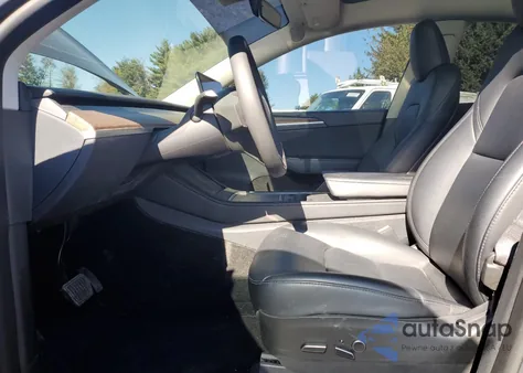 2023 Tesla Model Y z USA, uszkodzony, nr VIN 7SAYGAEE0PF706991